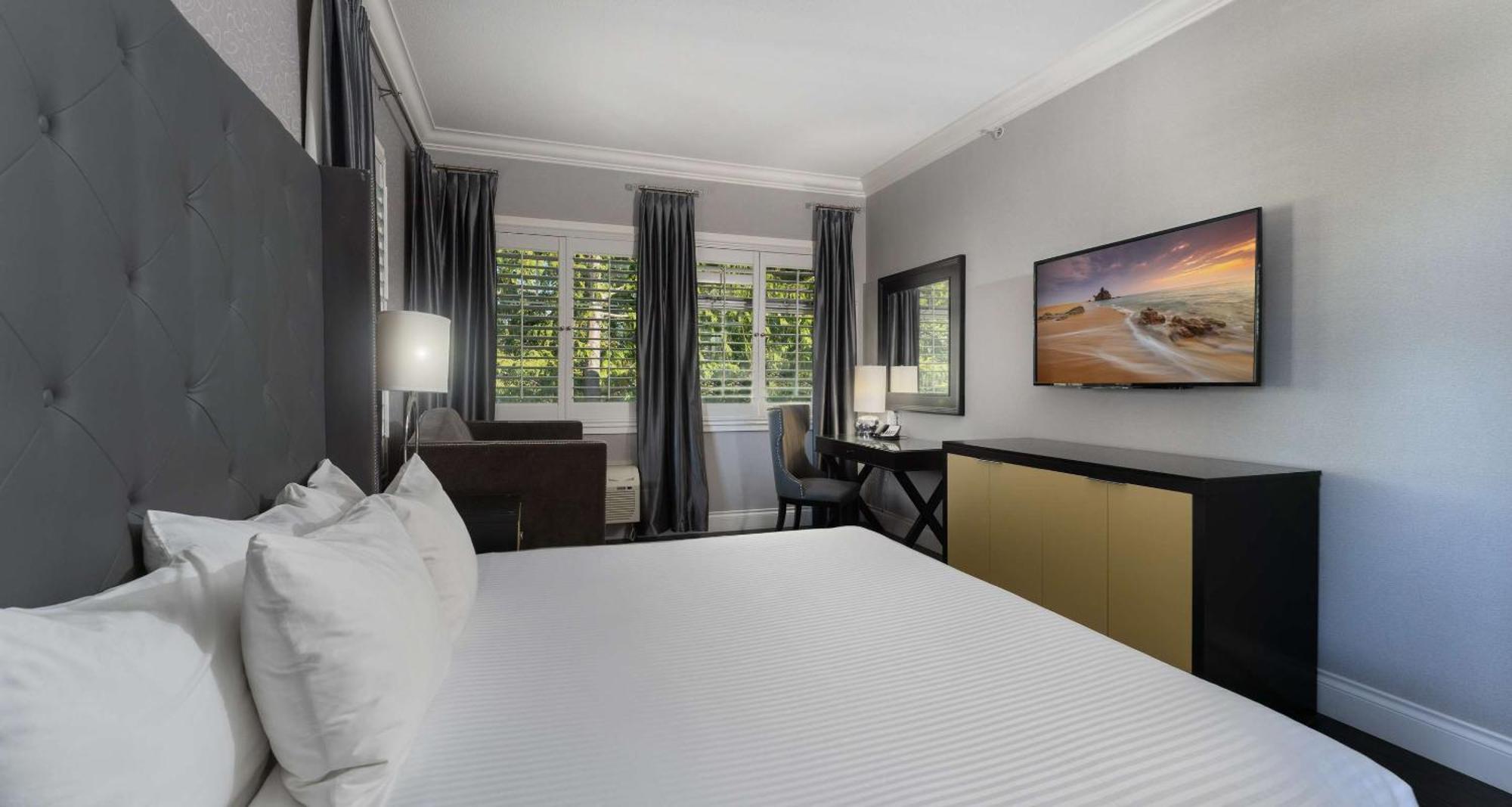 Prestige Oceanfront Resort, Worldhotels Luxury Sooke Exterior photo